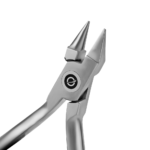 O Alicate Angle 139 caracteriza-se por apresentar duas pontas ativas diferentes e de tamanhos proporcionais e que quando fechadas se tocam