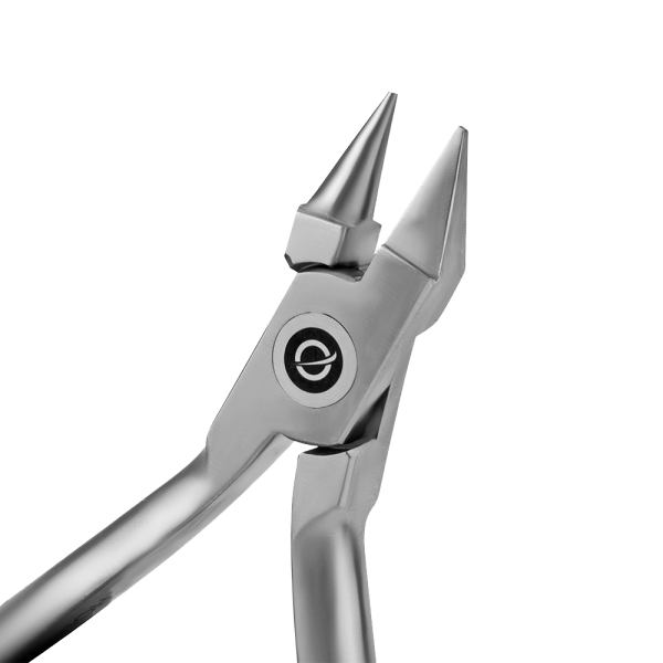 O Alicate Angle 139 caracteriza-se por apresentar duas pontas ativas diferentes e de tamanhos proporcionais e que quando fechadas se tocam