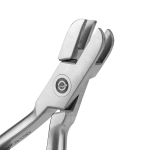 O Alicate para Torque Individual Fêmea é constituído por ponta ativa com uma canaleta ou fenda, na qual se encaixa a ponta ativa do alicate de torque macho. O desenho específico de suas pontas permite a adaptação de uma ponta na outra. As pontas quando empregadas em conjunto fixam o fio retangular para promover a rotação do fio em torno do seu eixo, em uma determinada região, o que resulta no torque em fios de até 0,021”X 0,025”.